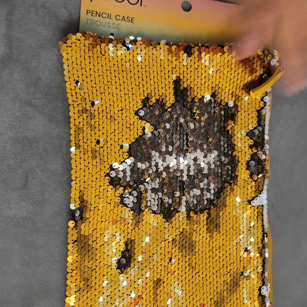 Sparkling Gold pouch by Yoobi.